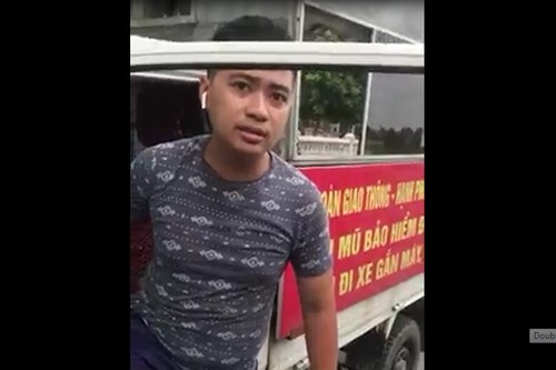 Trung úy công an mặc áo phông quần đùi đi dẹp hàng rong bị điều chuyển công tác