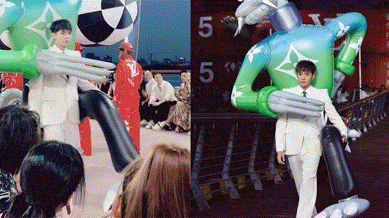 Ngô Diệc Phàm khiến fan thích thú khi cõng linh vật cao hai mét trên sàn catwalk 