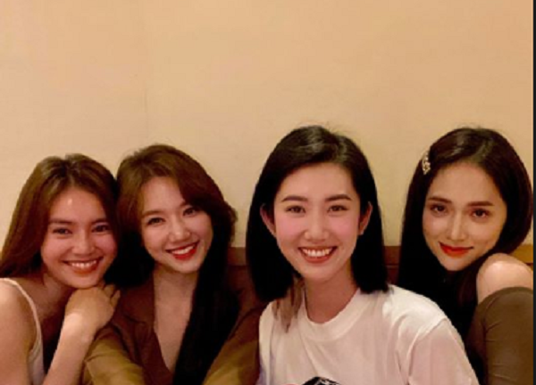 Hội chị em thân thiết lên tiếng bảo vệ Hương Giang giữa hàng loạt thị phi ồn ào của bạn trai mới