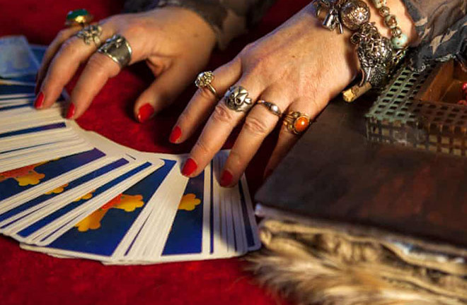 12/8Những vụ bắt giữ nhà ngoại cảm tại Mỹ do lừa đảo lên đến hơn 1 triệu USD