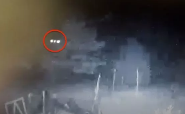 Phát hiện vật thể bay trong đêm nghi là UFO tại trang trại ở Mỹ