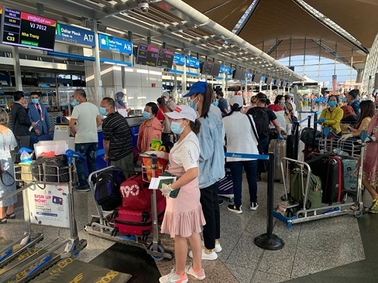 Gần 240 công dân Việt Nam từ Malaysia về nước an toàn