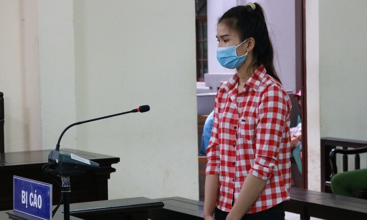 Nỗi xót xa sau phiên tòa dì ruột nhẫn tâm đổ xăng đốt cháu thương tích