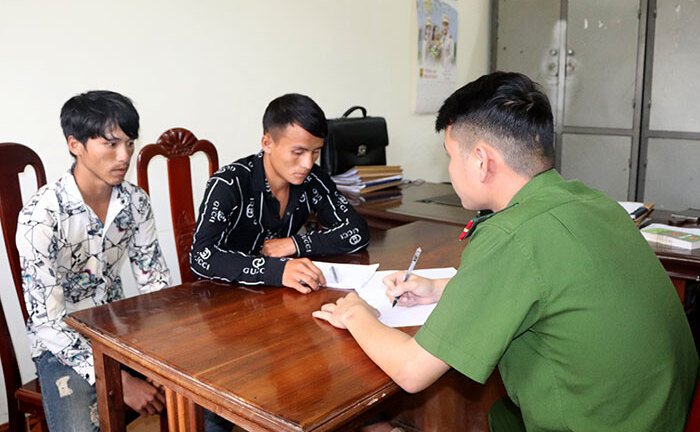 Vụ chồng đi tù, vợ trẻ bị trai bản thay nhau hiếp dâm: Nhân thân bất ngờ của 2 