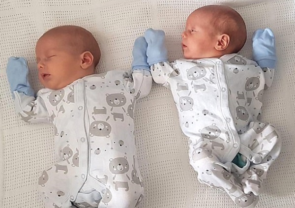 Người đàn ông bất ngờ lên chức bố của cặp song sinh sau 3 năm qua đời vì ung thư vòm họng