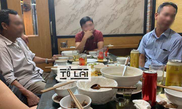 Gặp bạn rượu hợp cạ, 2 thông gia cực phẩm quên cả việc bàn cưới hỏi cho con