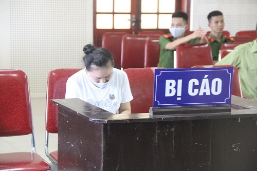 Cha nghèo vay tiền bồi thường hộ con gái, trước tòa dặn con cải tạo tốt