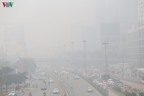 Chất lượng không khí Hà Nội đột ngột giảm mạnh xuống mức kém