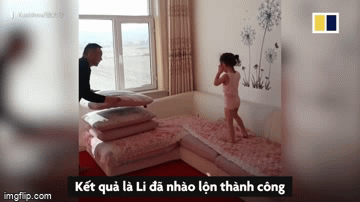 Video: Bé gái nhào lộn 80 lần trong 1 phút, rèn kỹ năng khi mới 1,5 tuổi