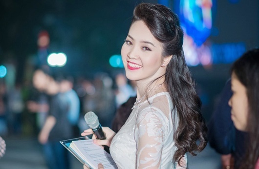 Á hậu Thụy Vân: Từ người đẹp ứng xử hay nhất tới BTV sắc sảo, thông minh trên sóng truyền hình
