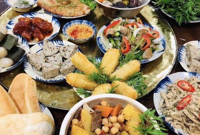 Hà Nội: Gia đình có điều kiện không ngần ngại chi 2 triệu đặt mâm cỗ chay