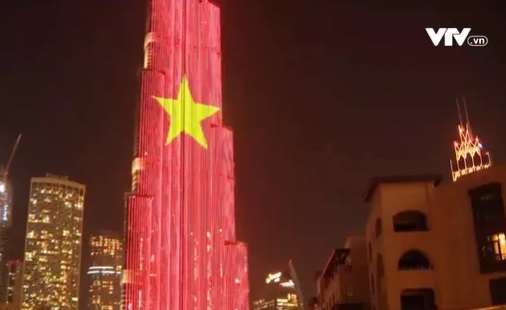 Tòa nhà chọc trời cao nhất thế giới Burj Khalifa thắp sáng hình quốc kỳ Việt Nam trong ngày 2/9