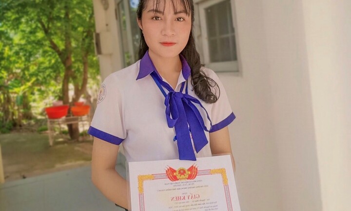 Cô học trò nghèo sống bên người mẹ khuyết tật và ước mơ giảng đường đại học