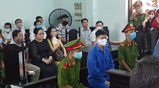 Vụ bác sĩ hiếp dâm, đánh đập nữ điều dưỡng chấn động xứ Huế: Hoãn phiên tòa sơ thẩm vì vắng mặt nhiều nhân chứng