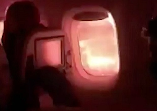 Máy bay cất cánh chưa bao xa, hành khách 'đứng tim' khi thấy lửa bùng lên ngoài cửa sổ