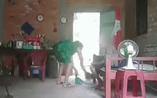Vụ clip cụ bà 88 tuổi bị con gái đánh đập, đổ rác lên đầu: Bản án lương tâm dai dẳng