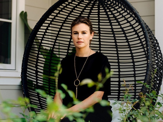 Người thừa kế Gucci bất ngờ lên tiếng tố bị cha dượng lạm dụng tình dục nhiều năm