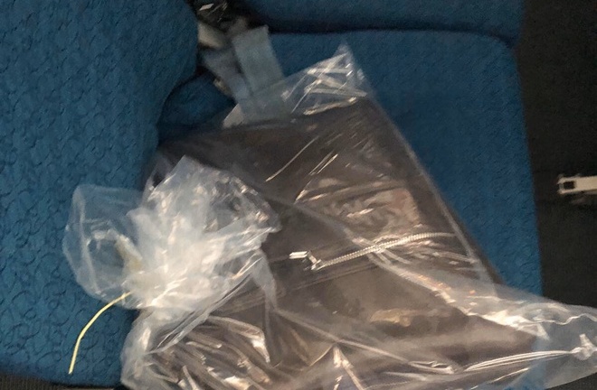 Hành khách bỏ quên gần 300 triệu đồng trên máy bay