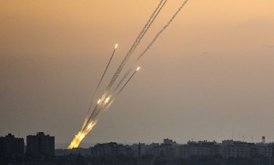 Israel tiến hành loạt vụ không kích ở Dải Gaza, trả đũa vụ phóng rocket khiến 2 người bị thương