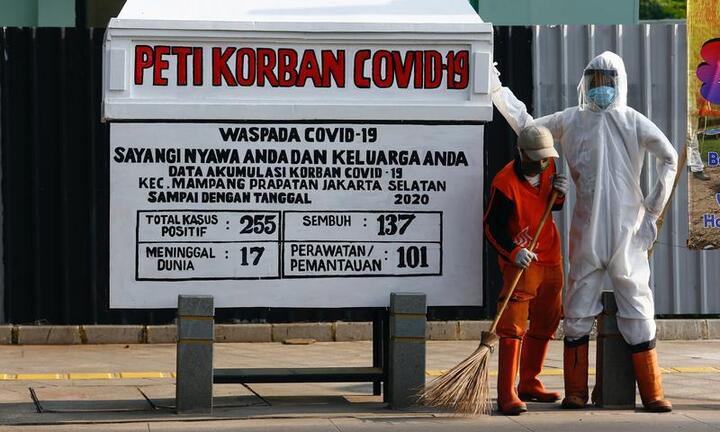 Choáng với những hình thức phòng dịch kỳ lạ “độc nhất vô nhị” ở Indonesia