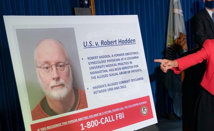 Bác sĩ phụ khoa bị tố lạm dụng tình dục phụ nữ và trẻ em gái được tại ngoại