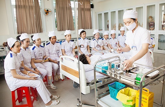 Trăm ngàn nỗi khổ đổ lên đầu điều dưỡng