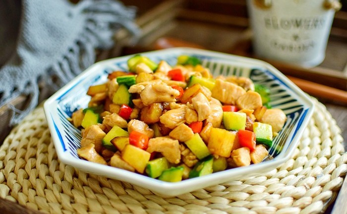 Ai cũng chê ức gà khô, mẹ thái nhỏ rồi xào kiểu này cả nhà không nỡ chối từ