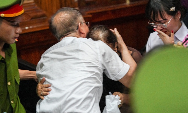 Nói lời sau cùng, ông Nguyễn Thành Tài bật khóc xin lỗi người dân TP.HCM