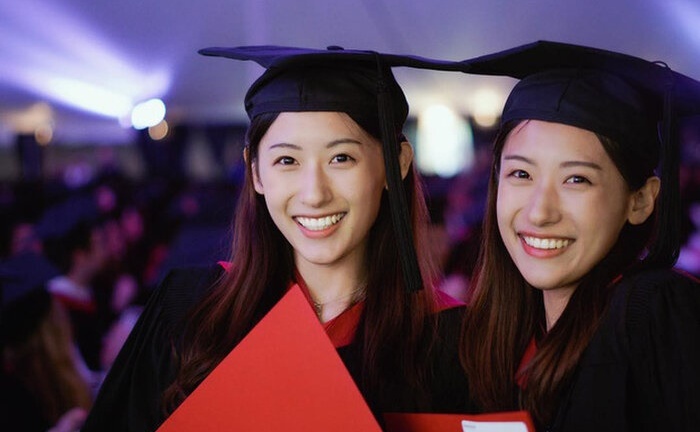 Cặp chị em sinh đôi 