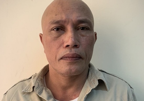 Vụ gã đầu trọc túm cổ áo, kéo công an từ vỉa hè xuống đường ở Hà Nội: Quá khứ bất hảo của Lê Thọ Sơn