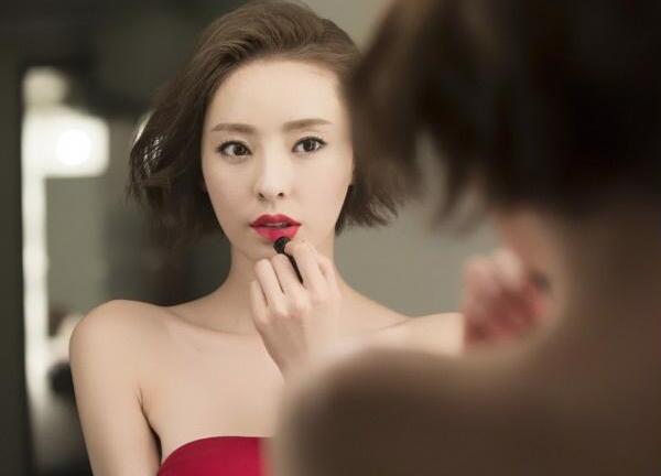 Nếu không muốn đàn ông ghê sợ, phụ nữ đừng để bản thân bốc lên 4 