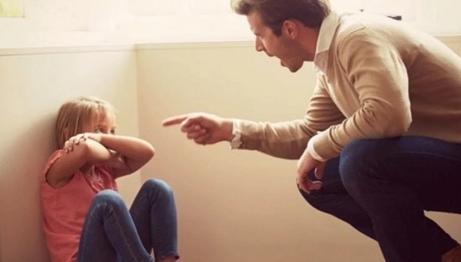 Sững sờ vụ bé gái 13 tuổi tự thiêu sau khi bị bố mẹ mắng vì xem điện thoại