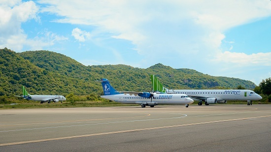 Khai trương 3 đường bay thẳng, Bamboo Airways tặng 1 tỷ đồng tiền mặt hỗ trợ hộ nghèo Côn Đảo