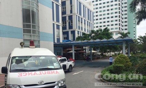 Người đàn ông rơi từ tầng cao bệnh viện xuống đất tử vong