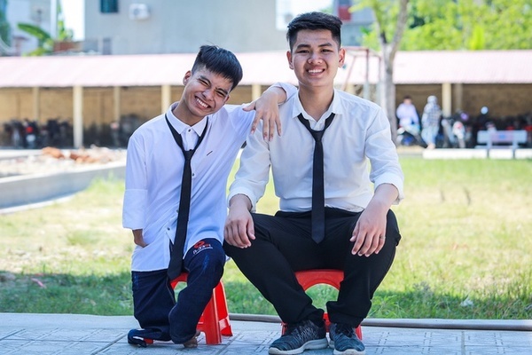 Nam sinh 10 năm cõng bạn đến trường thiếu 0,25 điểm vào đại học: Lãnh đạo ĐH Y Hà Nội nói gì?