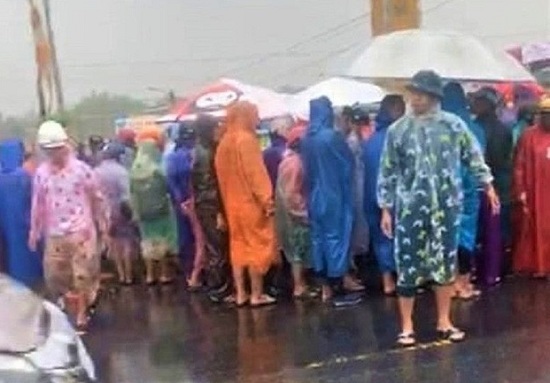 Quảng Nam: Xót xa đôi vợ chồng trẻ bị nước lũ cuốn trôi khi đi ăn cưới về