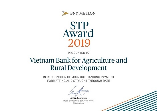 Agribank nhận giải thưởng Tỷ lệ điện thanh toán chuẩn xuất sắc năm 2019 do ngân hàng The Bank of New York Mellon trao tặng