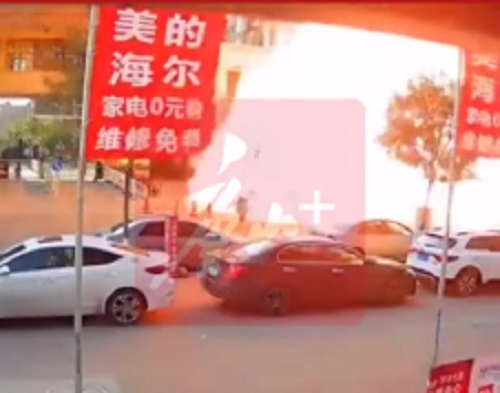 Video: Kinh hoàng khoảnh khắc xe chở gas nổ tung như bom, rung chuyển cả mặt đất