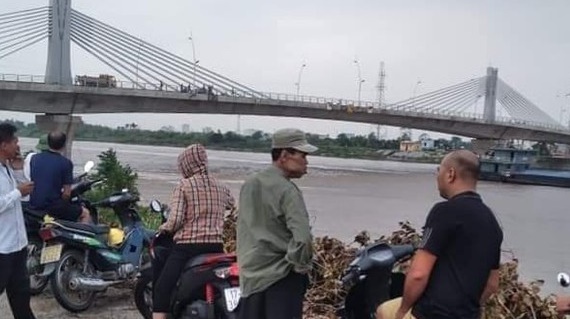Nghi vấn thiếu nữ 16 tuổi nhảy sông Trà Lý tự tử