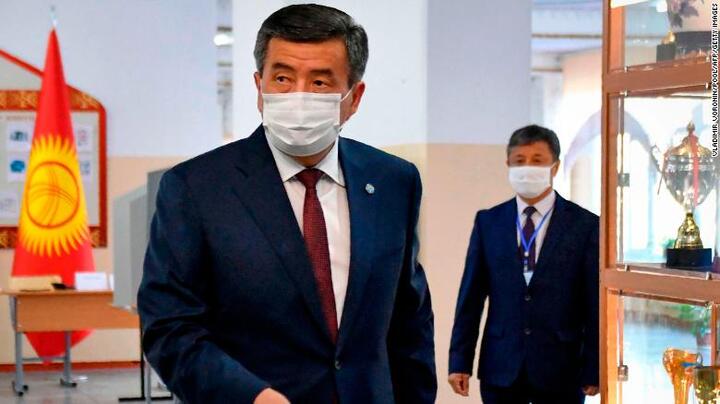 Tổng thống Kyrgyzstan từ chức sau thời gian dài bất ổn