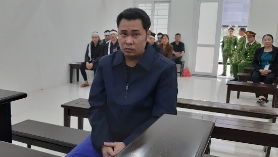 Kẻ đánh hàng xóm bất tỉnh giữ không cho đi viện để báo công an lĩnh án