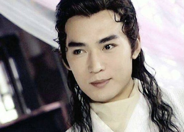 Bị chê già nua, bụng phệ, nam tài tử