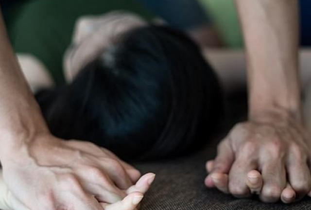 Tạm giữ nam thanh niên dụ dỗ bé gái 14 tuổi vào nhà nghỉ làm
