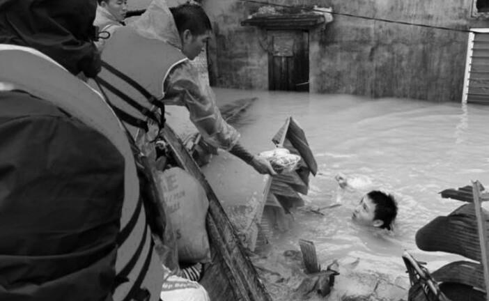 Miền Trung không cô đơn giữa mênh mông nước bạc