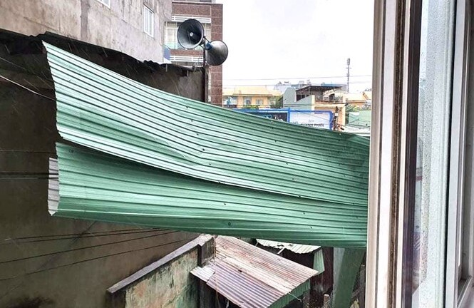 Tin bão số 9: Giật cấp 12 đang càn quét Quảng Nam- Bình Định, đêm nay miền Trung mưa rất lớn