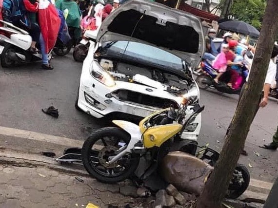 Tin tai nạn giao thông mới nhất ngày 30/10/2020: Ô tô tông xe máy, trung uý công an trọng thương