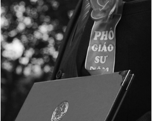 Lùi lịch xét GS, PGS do có đơn tố cáo