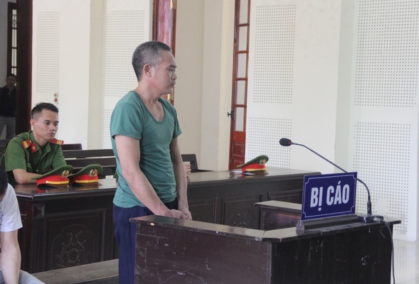 Xót xa cảnh bố bị sát hại, con trai đòi bỏ học giúp mẹ nuôi em