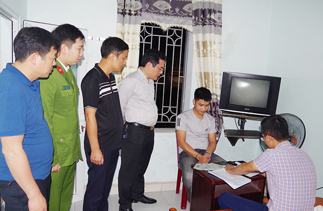 Người phụ nữ bị dọa gửi clip