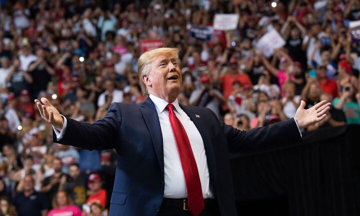 Vì sao Tổng thống Trump thất thế trước đối thủ đảng Dân chủ Joe Biden?